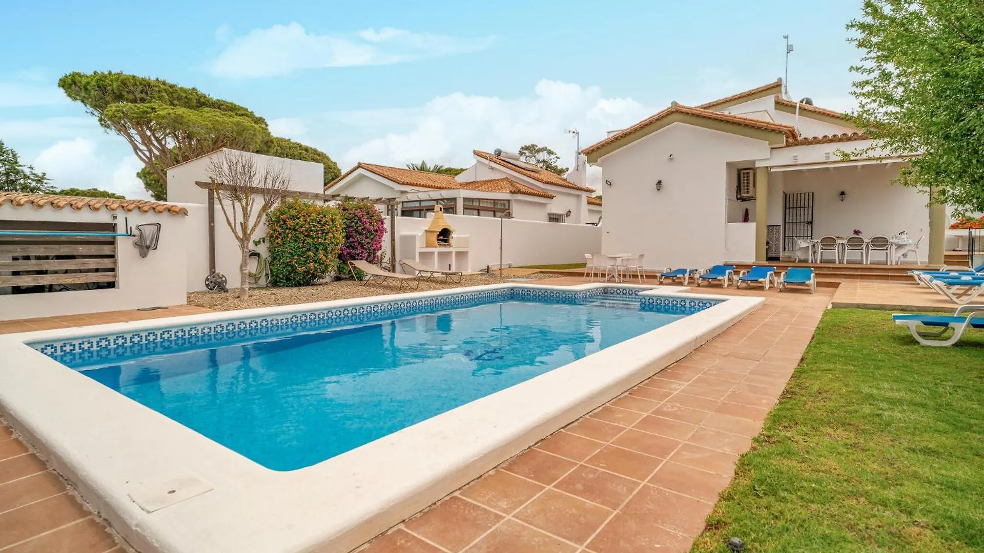 Amazing Home In Chiclana De La Frontera