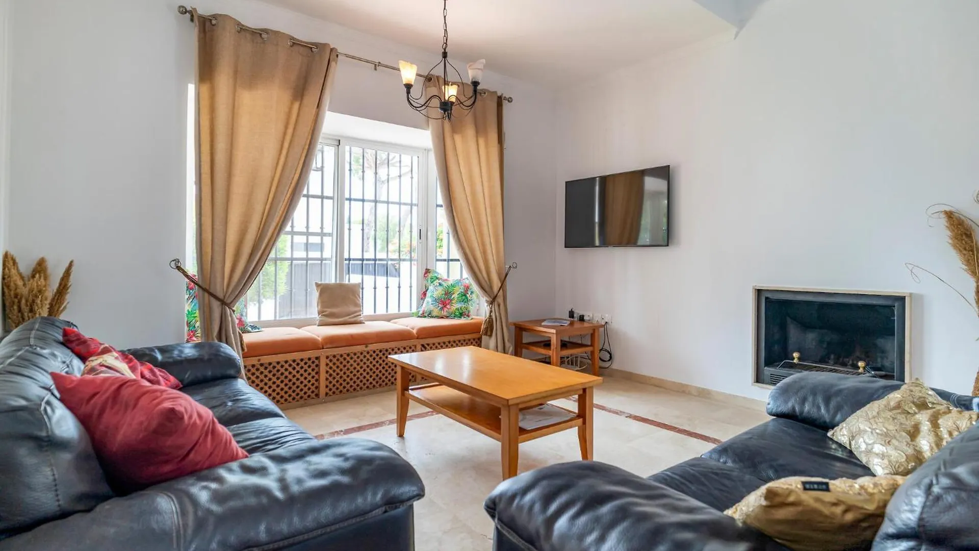 בית נופש Amazing Home In צ'יקלנה דה לה פרונטרה