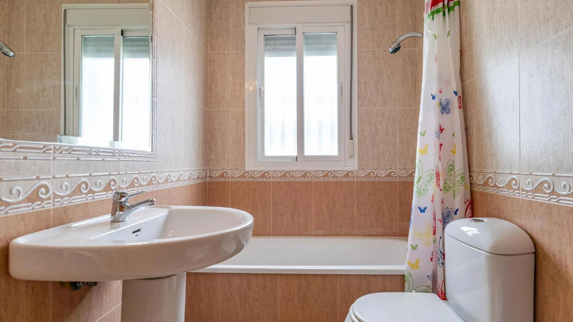 בית נופש Amazing Home In צ'יקלנה דה לה פרונטרה